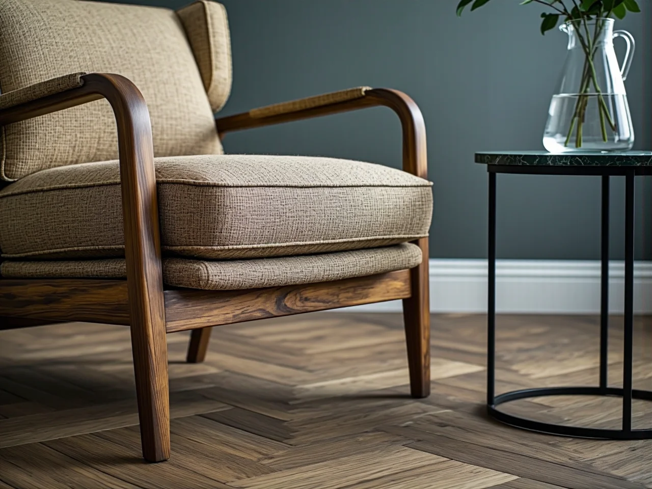 Nowoczesny fotel o unikalnym designie. Inwestycja w designerskie meble premium dodaje charakteru.